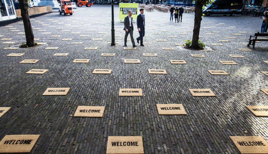 Akcja aktywistów w Holandii przed parlamentem w Hadze.