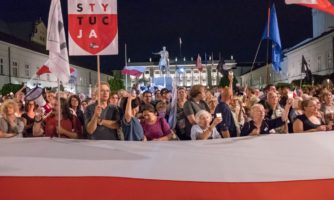 Demonstracja „Wolne Sądy" przed Pałacem Prezydenckim w Warszawie, lipiec 2018.