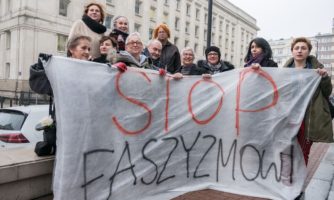 14 kobiet przed sądem w Warszawie po rozprawie 13 lutego 2019