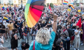 Demonstracja solidarnościowa przeciwko aresztowaniu aktywistów_ek LGBTI, w tym Margot, i innych osób podczas tzw. "Tęczowej nocy", Warszawa 8 sierpnia 2020.