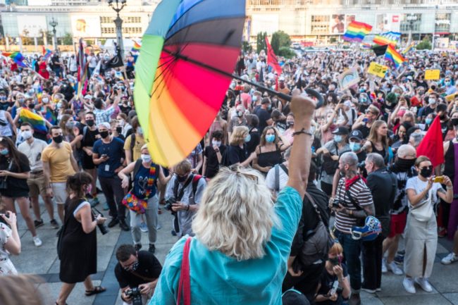 Demonstracja solidarnościowa przeciwko aresztowaniu aktywistów_ek LGBTI, w tym Margot, i innych osób podczas tzw. "Tęczowej nocy", Warszawa 8 sierpnia 2020.