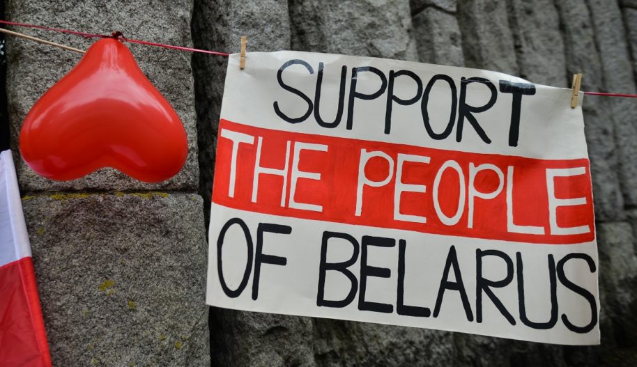 Hasło solidarnościowe z Białoruśią, "Support the people of Belarus", Dublin, Irlandia. Zdjęcie: Artur Widak