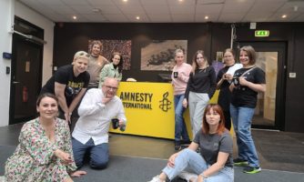 Uczesticzki_cy wyjazdu w biurze Globalnego Zespołu Edukacji Praw Człowieka Amnesty International w Oslo