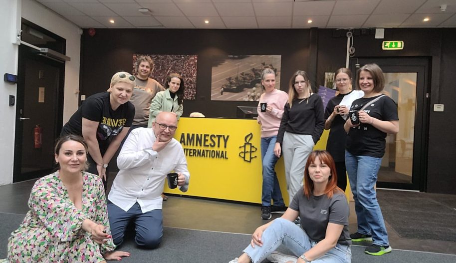 Uczesticzki_cy wyjazdu w biurze Globalnego Zespołu Edukacji Praw Człowieka Amnesty International w Oslo