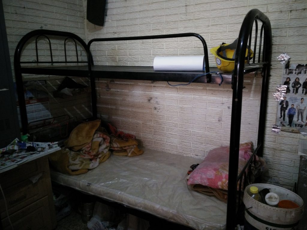 Warunki w jednym z miejsc mieszkalnych dla pracowników-migrantów w Katarze. Foto: Amnesty International