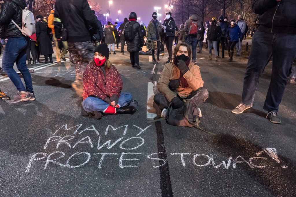 Protest Strajku Kobiet i innych organizacji przed Kancelarią Prezesa Rady Ministrów, Warszawa 9 grudnia 2020 