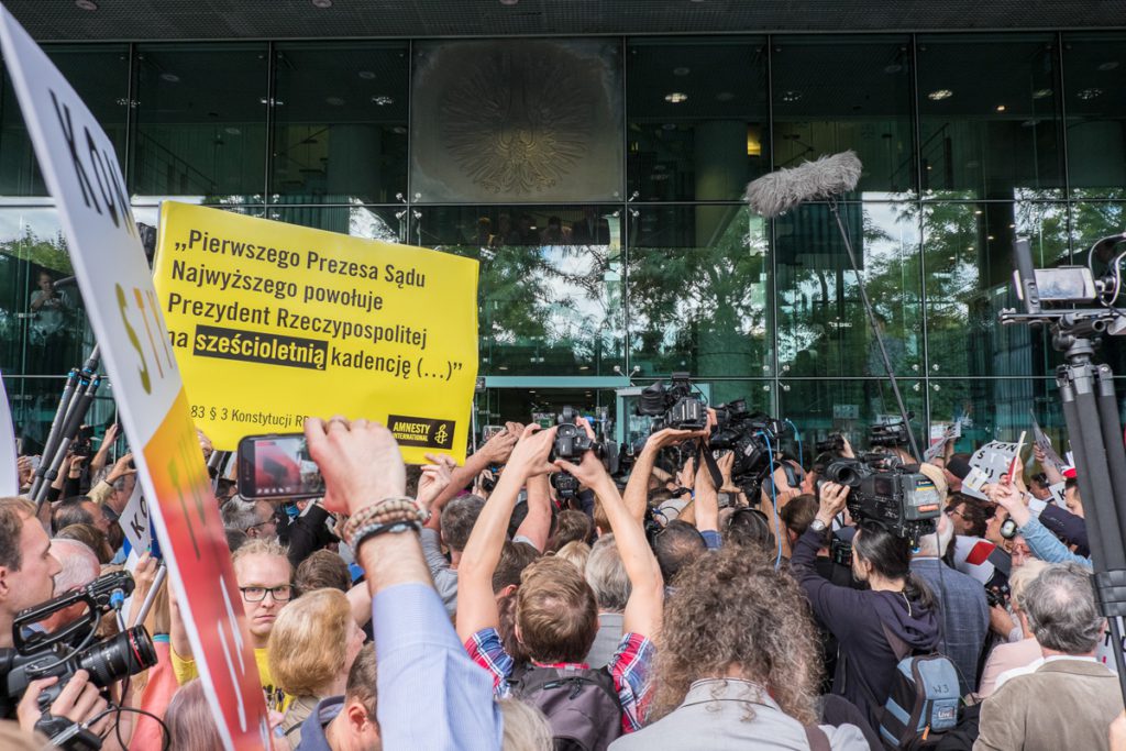 „Wolne Sądy”, protest przed Sądem Najwyższym przeciwko odwołaniu legalnej prezes SN, Warszawa 4 lipca 2018 