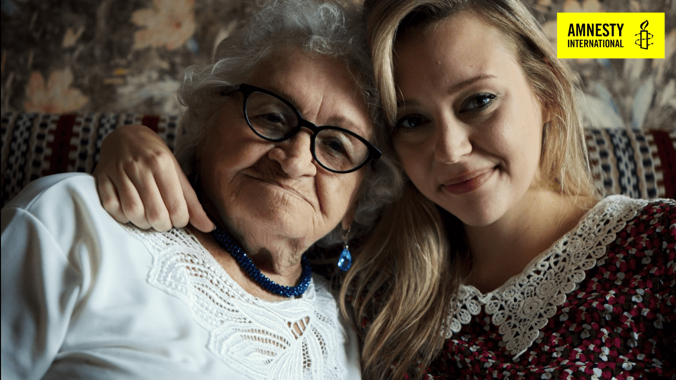 Dwie kobiety, babcia i wnuczka