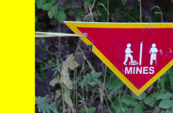 Znak ostrzegawczy przed polem minowym.